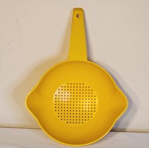 Vintage Tupperware 1 Quart Strainer Colander